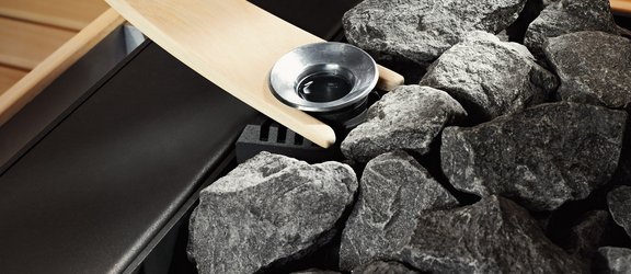 Der Aromakelch mit Aromagabel sorgt f&uuml;r anregenden Duft in der Sauna.