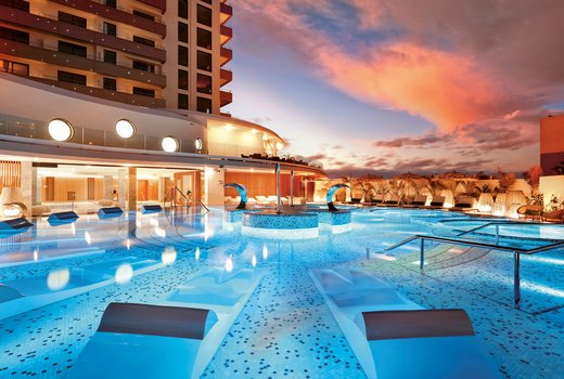 [Translate to Switzerland:] Hard Rock Hotel Teneriffa Pool