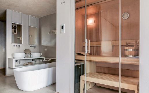 Kleine Räume optimal nutzen und auf Knopfdruck eine Wellness-Oase schaffen – das schafft die Sauna S1.